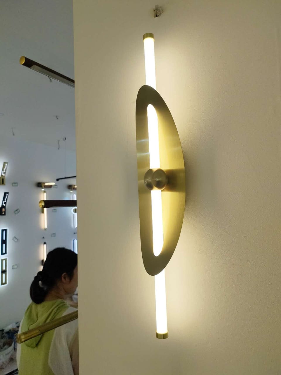 Lightigious™ - Linear Oval Wall Light