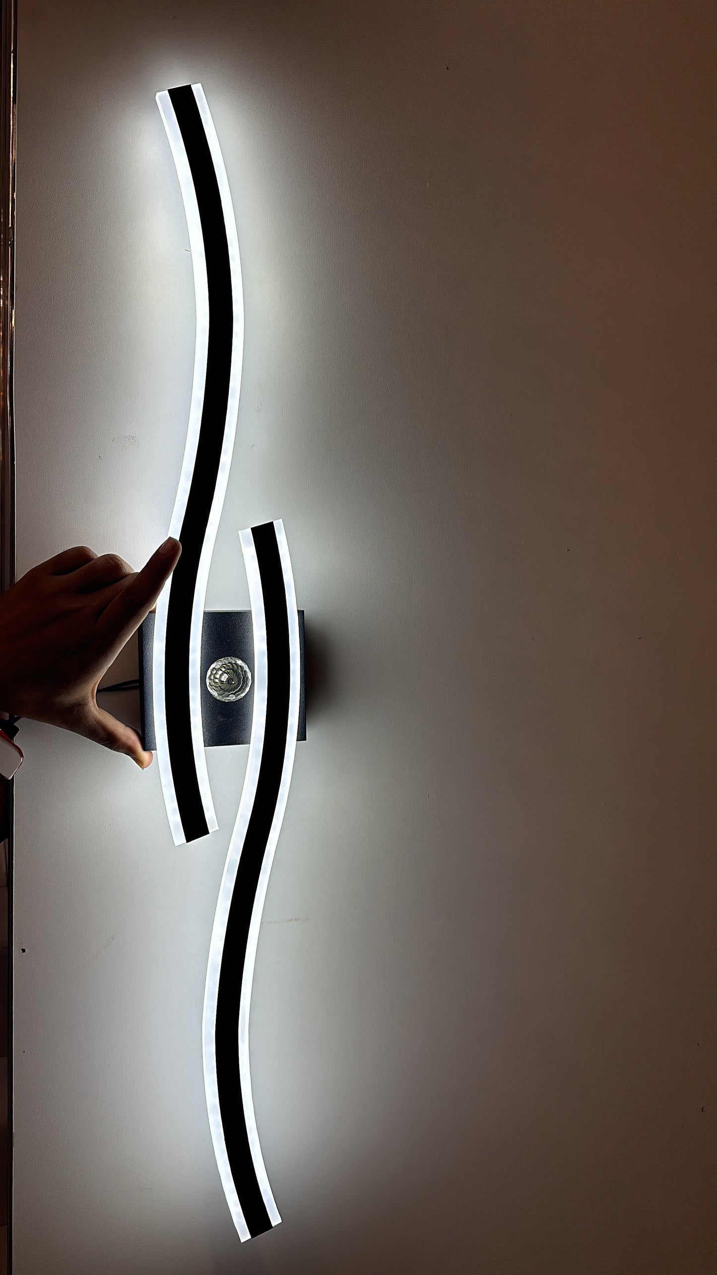 Lightigious™ - Modern Curve Wall Light, Iron & Acrylic, LED, 3 Size Options
