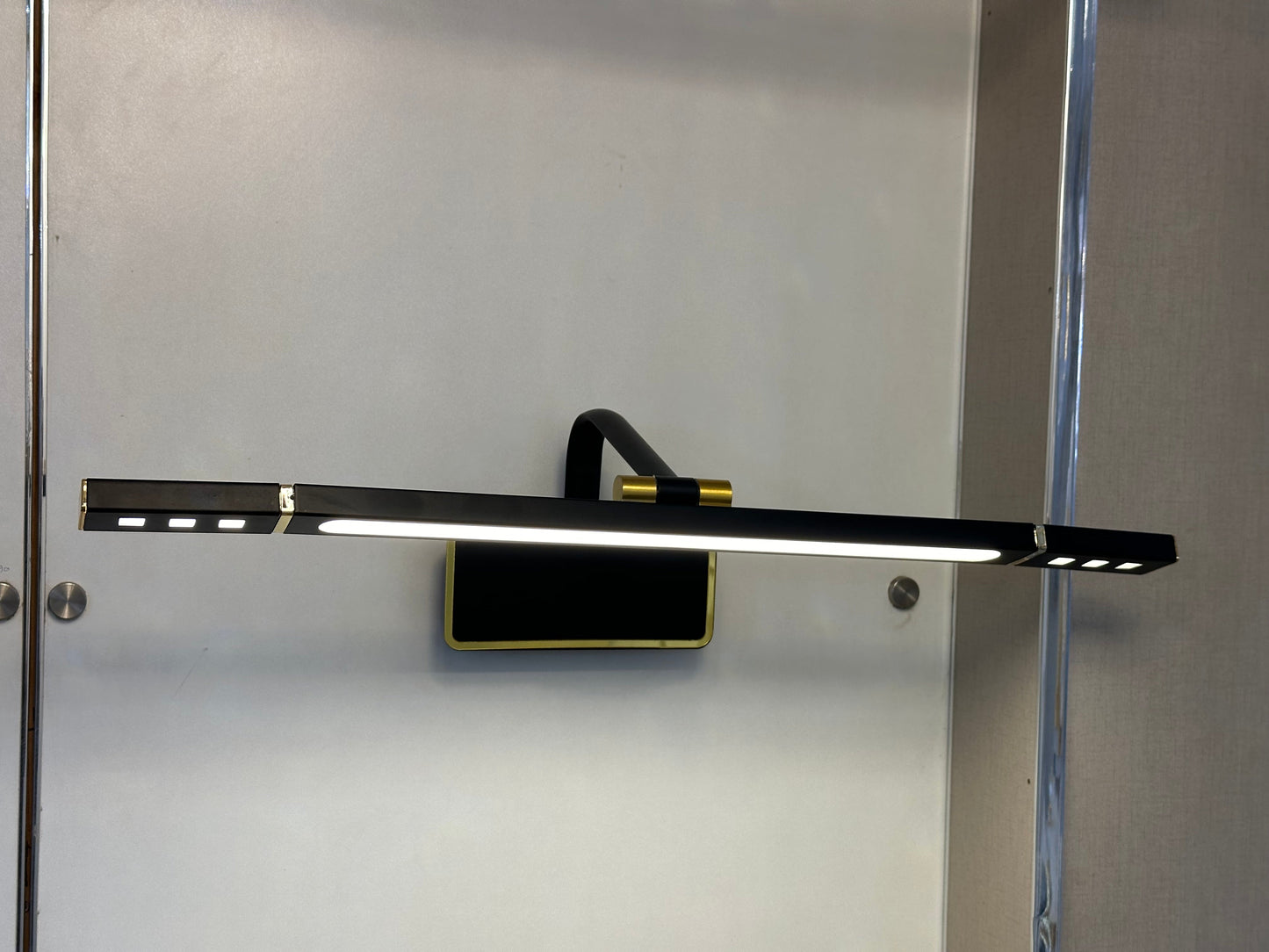 Lightigious™ - 22 inch Modern Black Picture Light