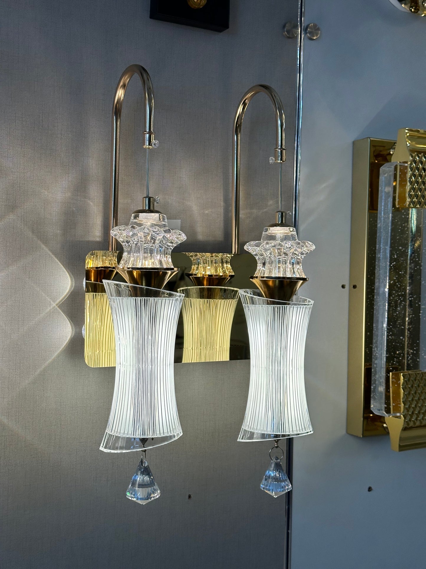 Lightigious™ - Modern LED Wall Light, Gold Finish, Metal & Acrylic, 3-Color Options