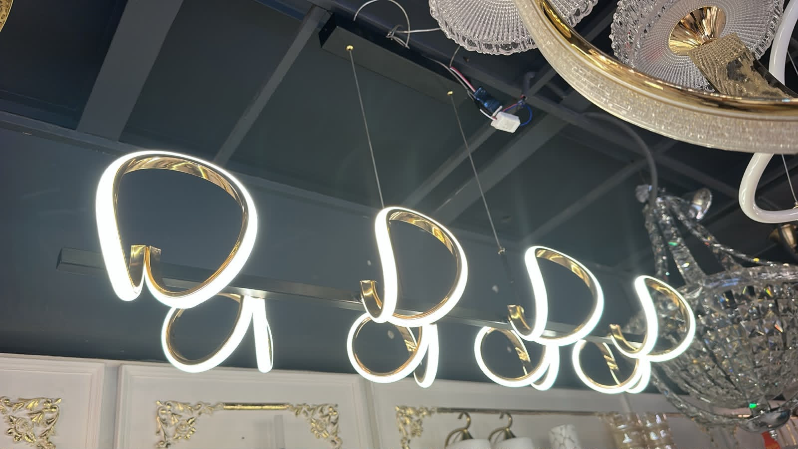 Lightigious™ -  Aura Sculptural Wave LED Linear Chandelier