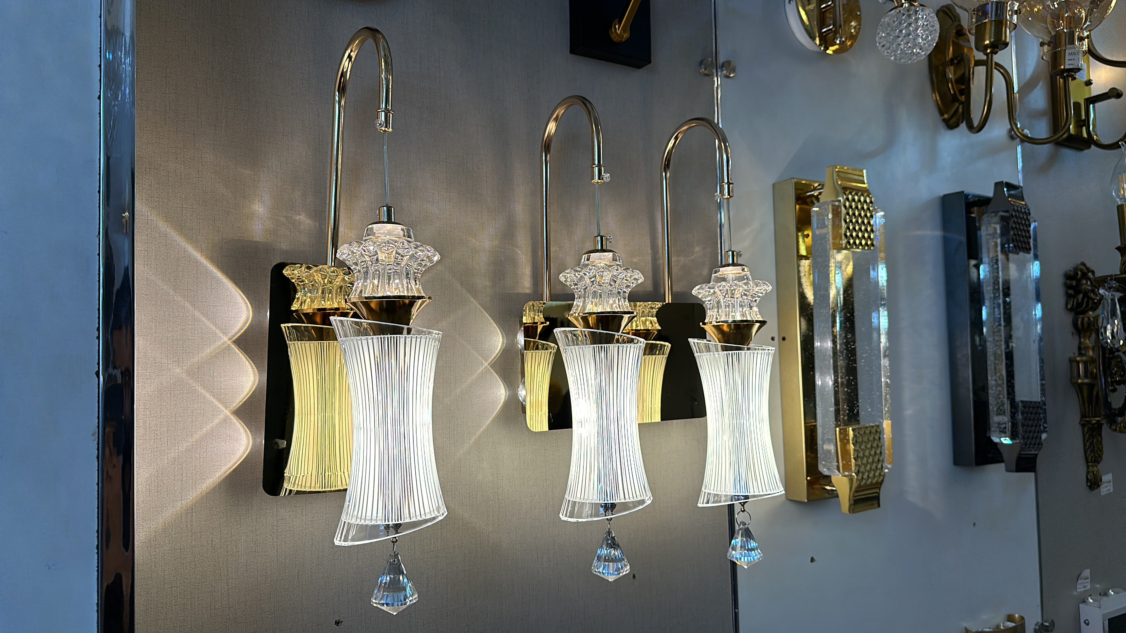 Lightigious™ - Modern LED Wall Light, Gold Finish, Metal & Acrylic, 3-Color Options