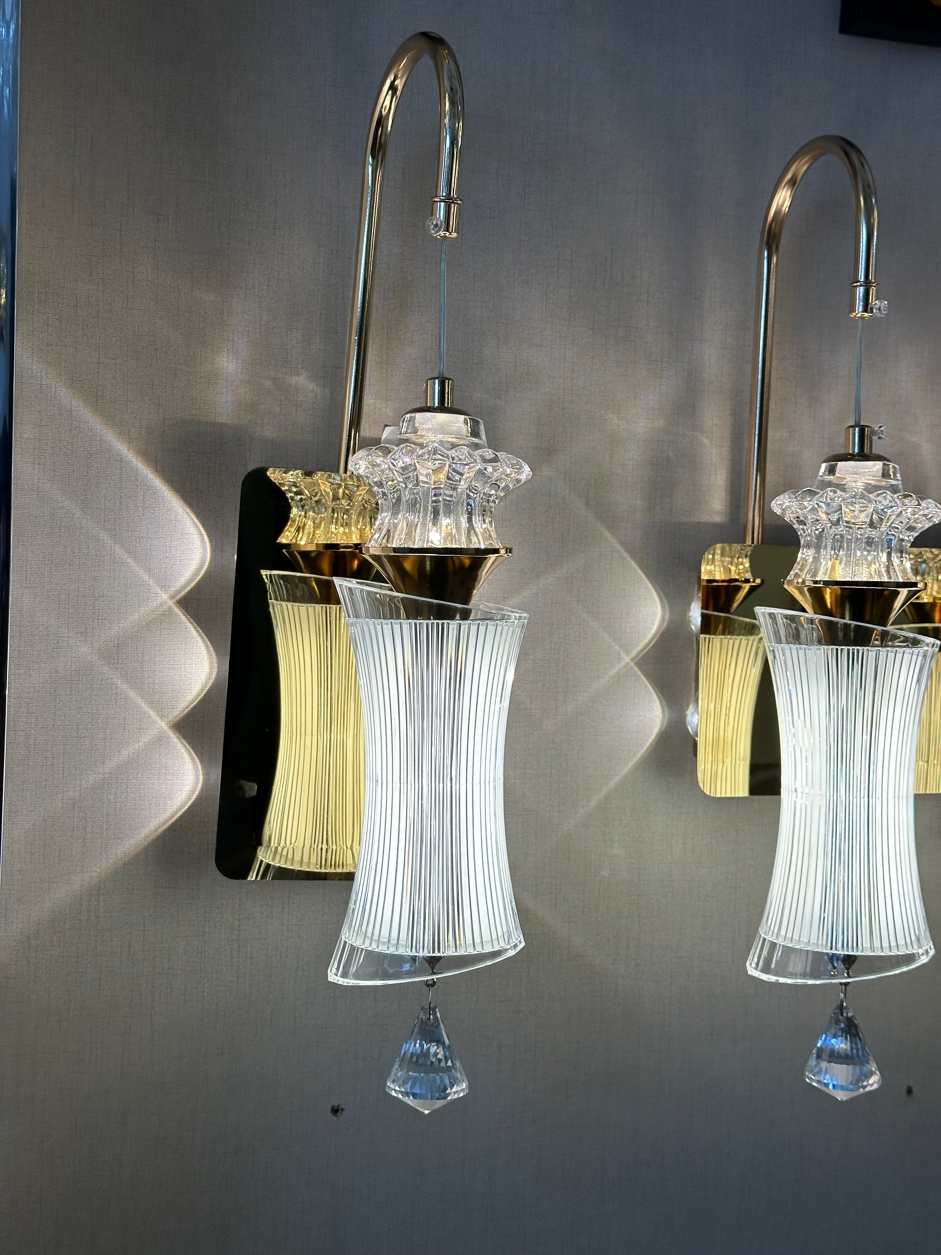 Lightigious™ - Modern LED Wall Light, Gold Finish, Metal & Acrylic, 3-Color Options