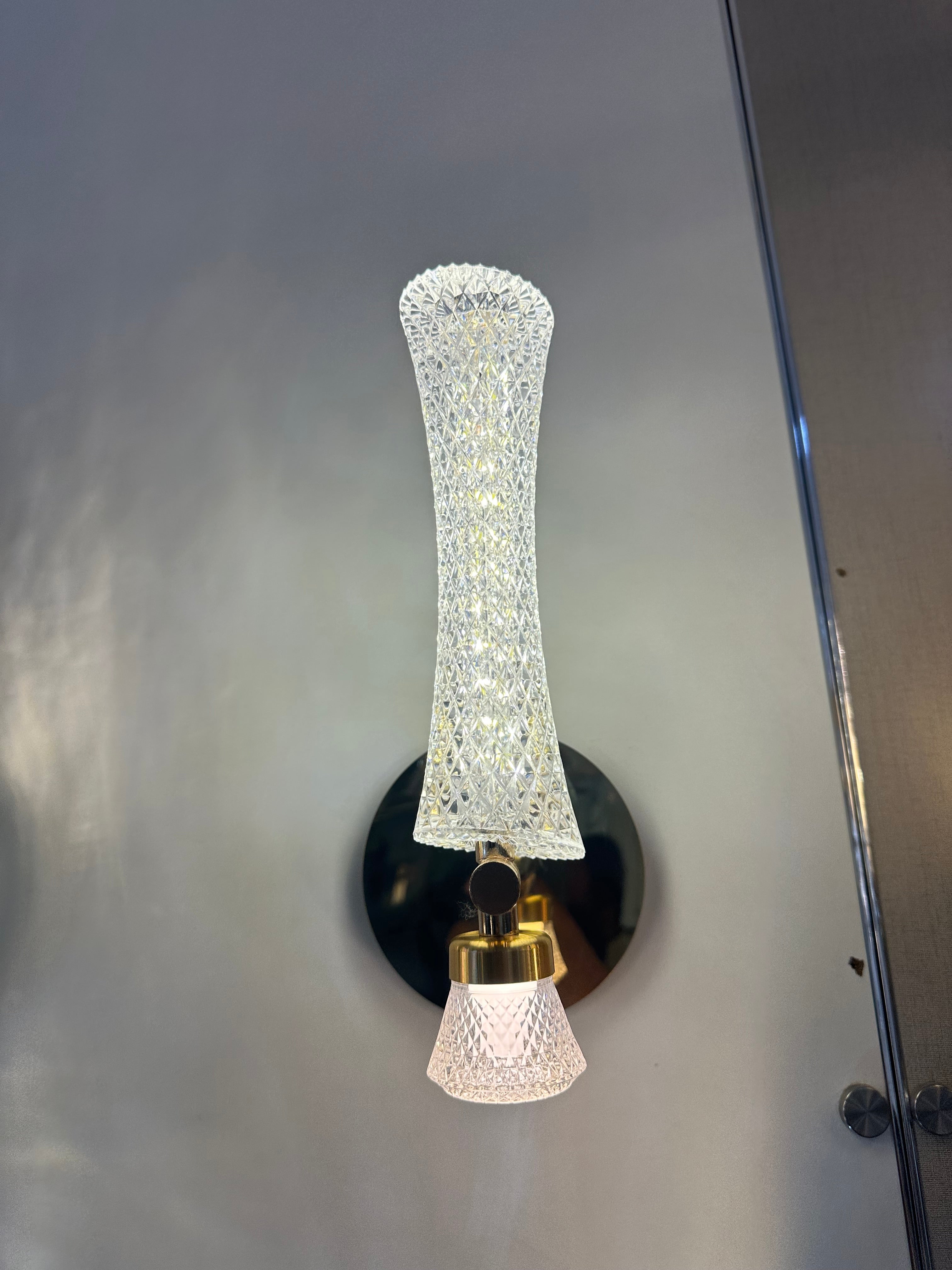 Lightigious™ - Modern LED Wall Light, Gold Finish, Stainless Steel & Acrylic