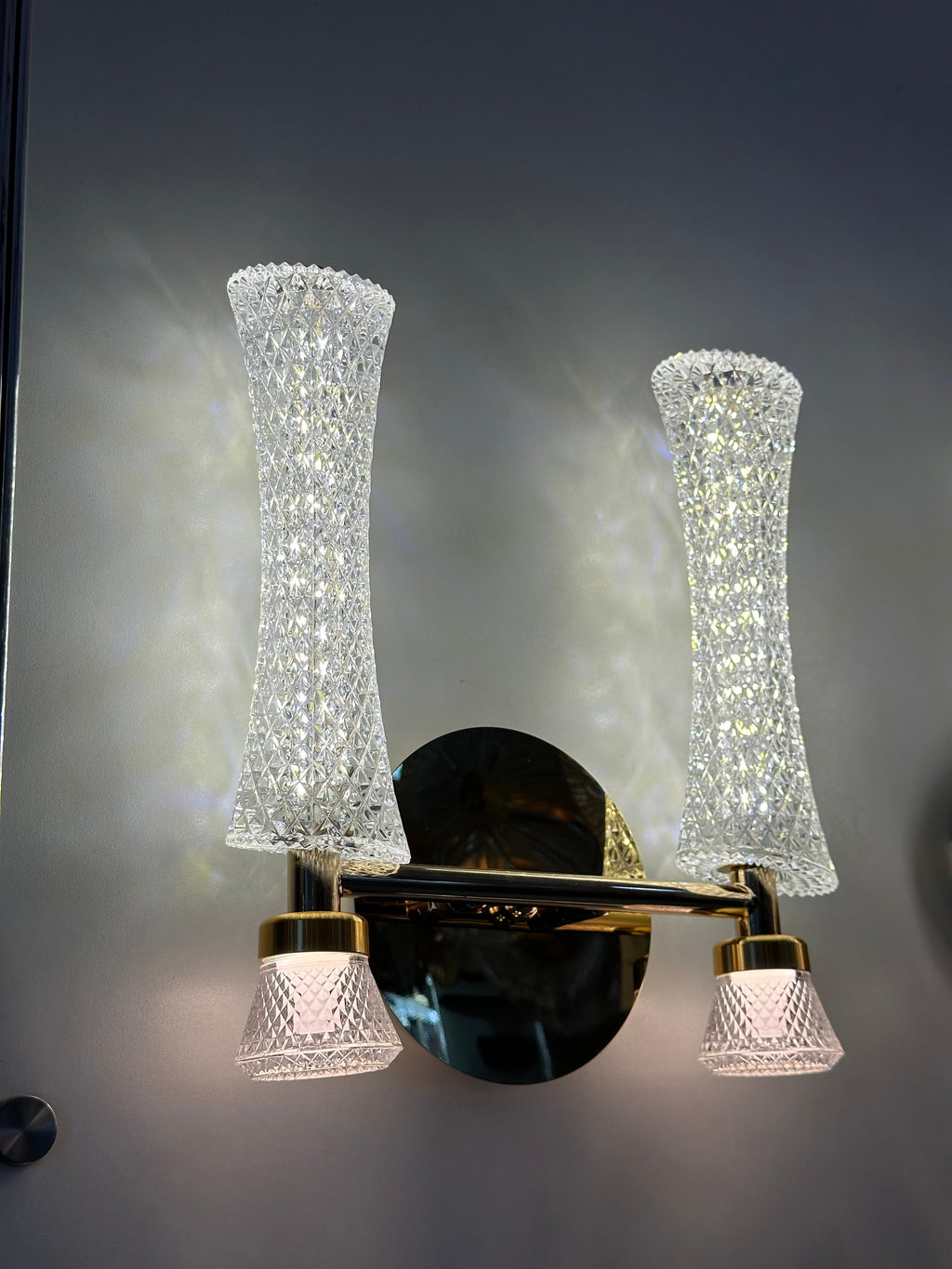 Lightigious™ - Modern LED Wall Light, Gold Finish, Stainless Steel & Acrylic