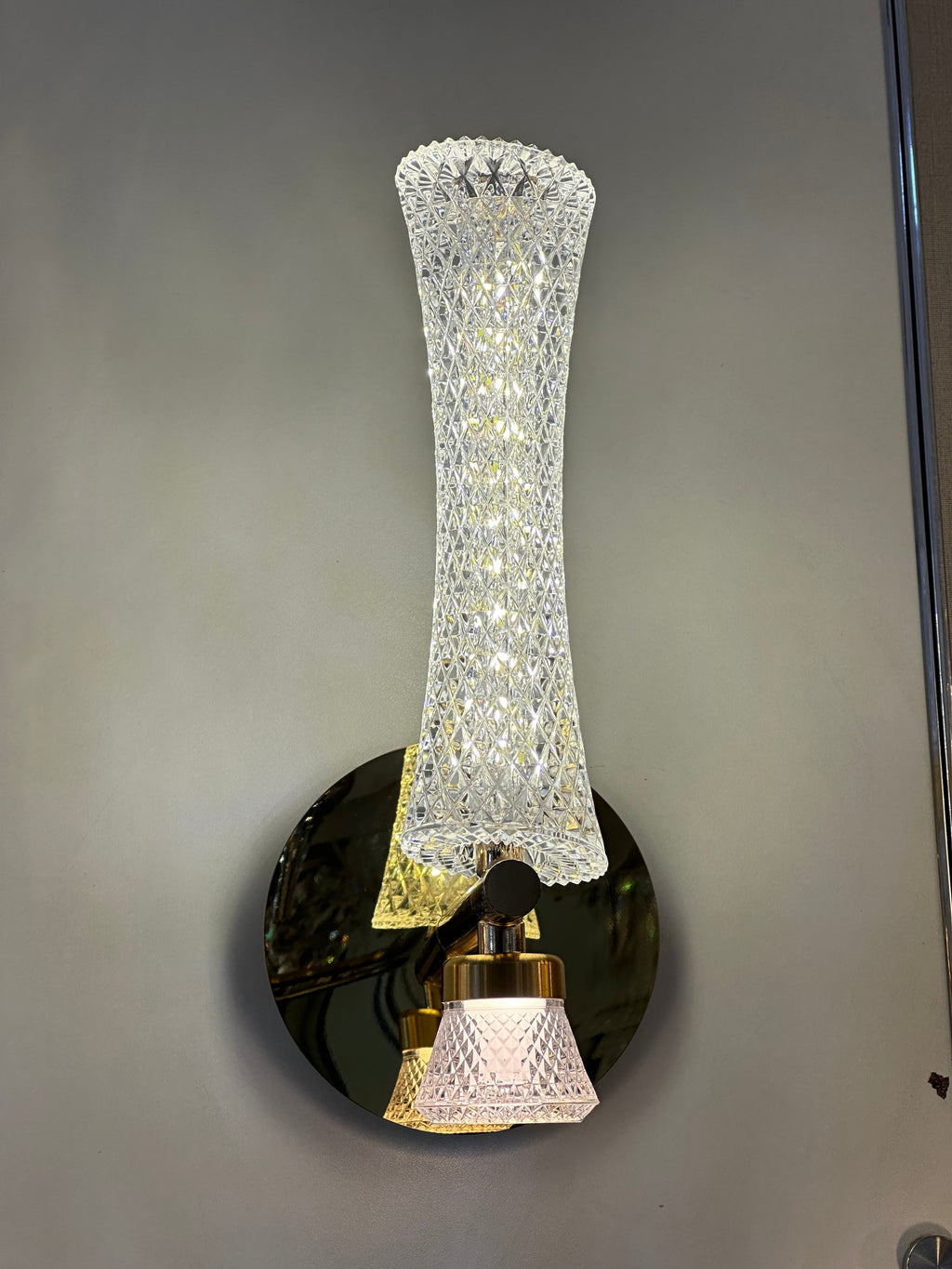 Lightigious™ - Modern LED Wall Light, Gold Finish, Stainless Steel & Acrylic
