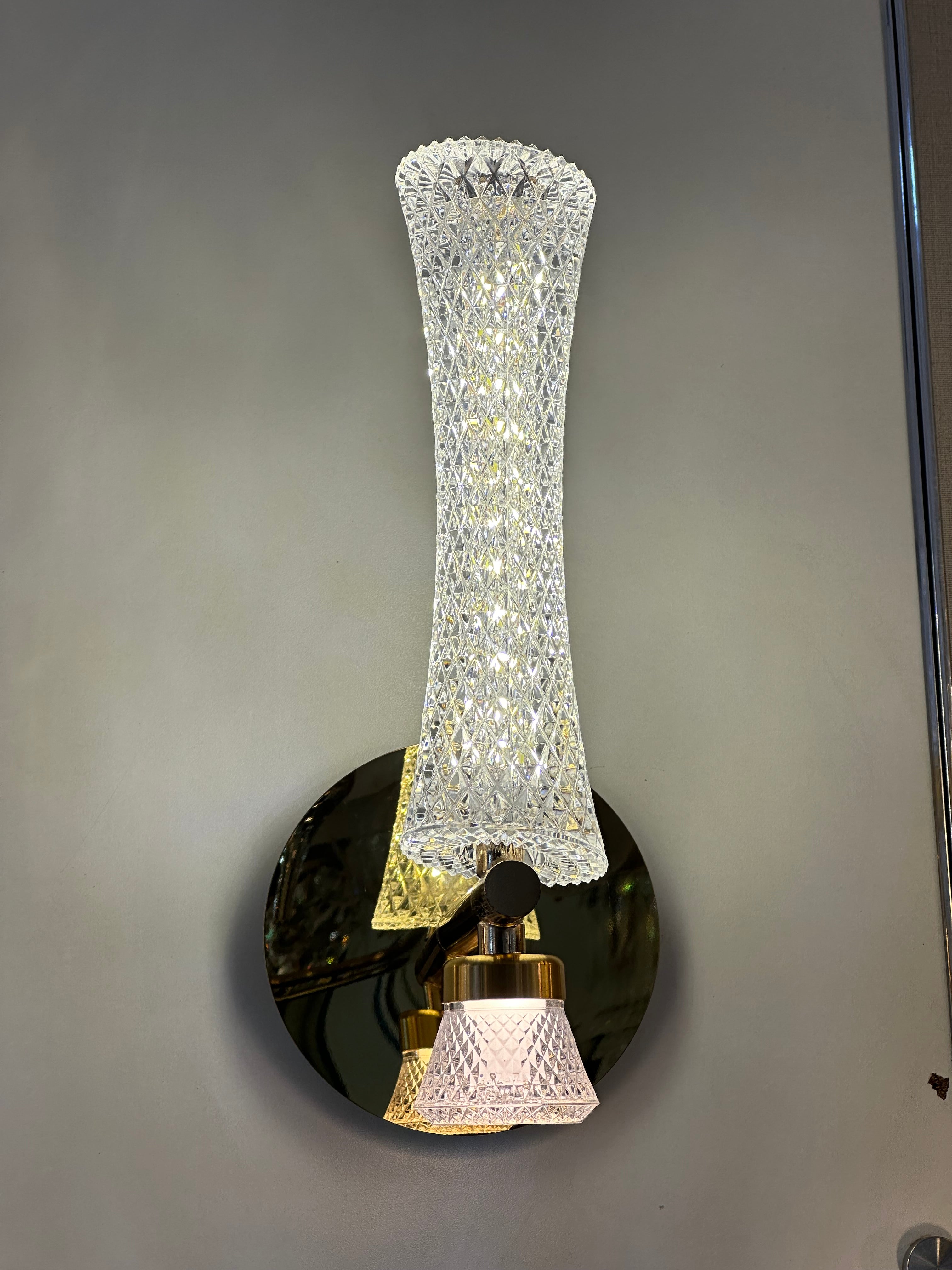 Lightigious™ - Modern LED Wall Light, Gold Finish, Stainless Steel & Acrylic