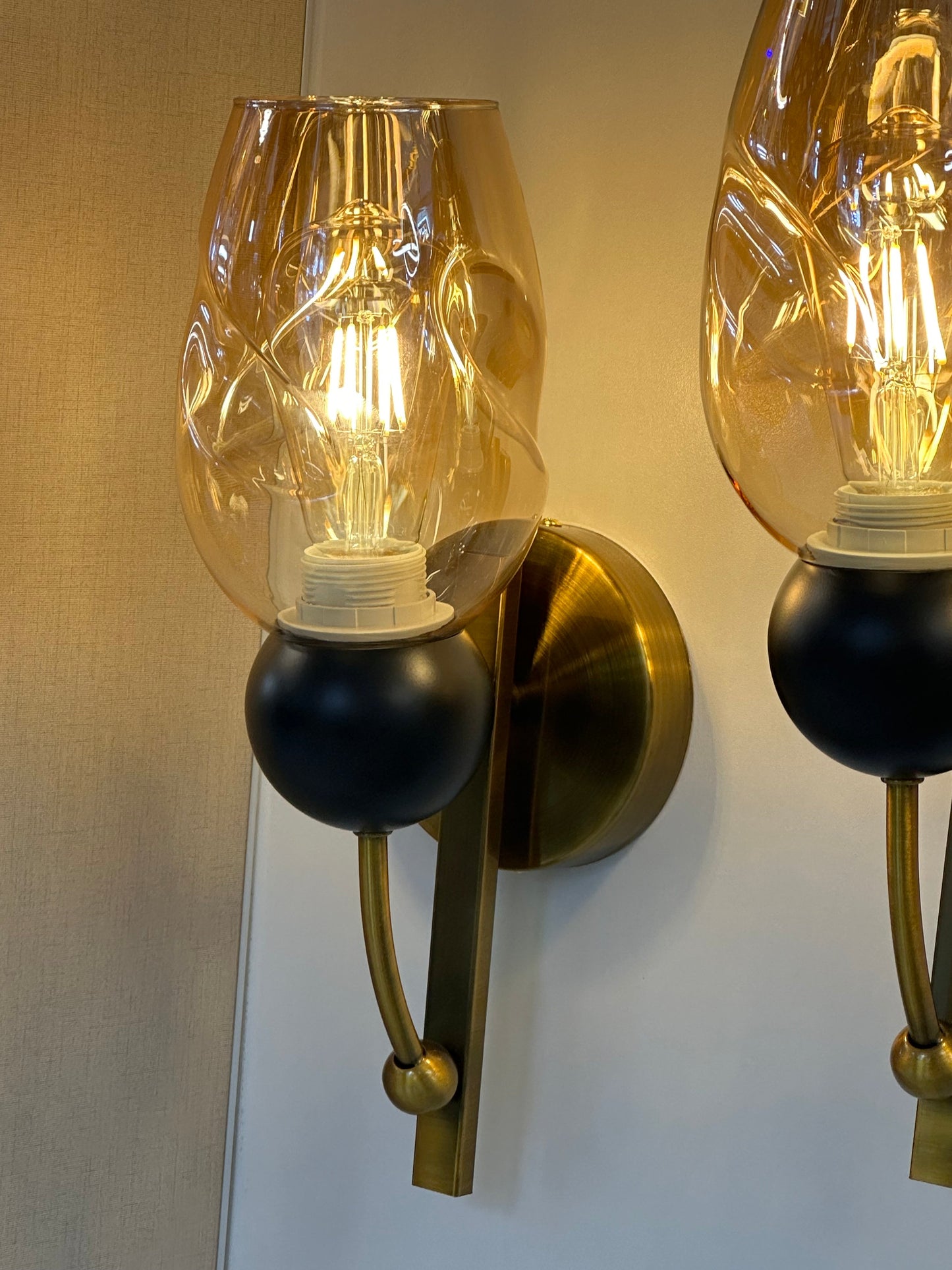 Lightigious™ - Amber Glass Wall Light