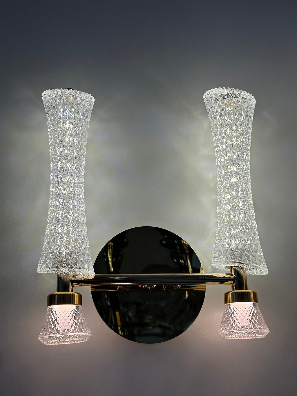Lightigious™ - Modern LED Wall Light, Gold Finish, Stainless Steel & Acrylic