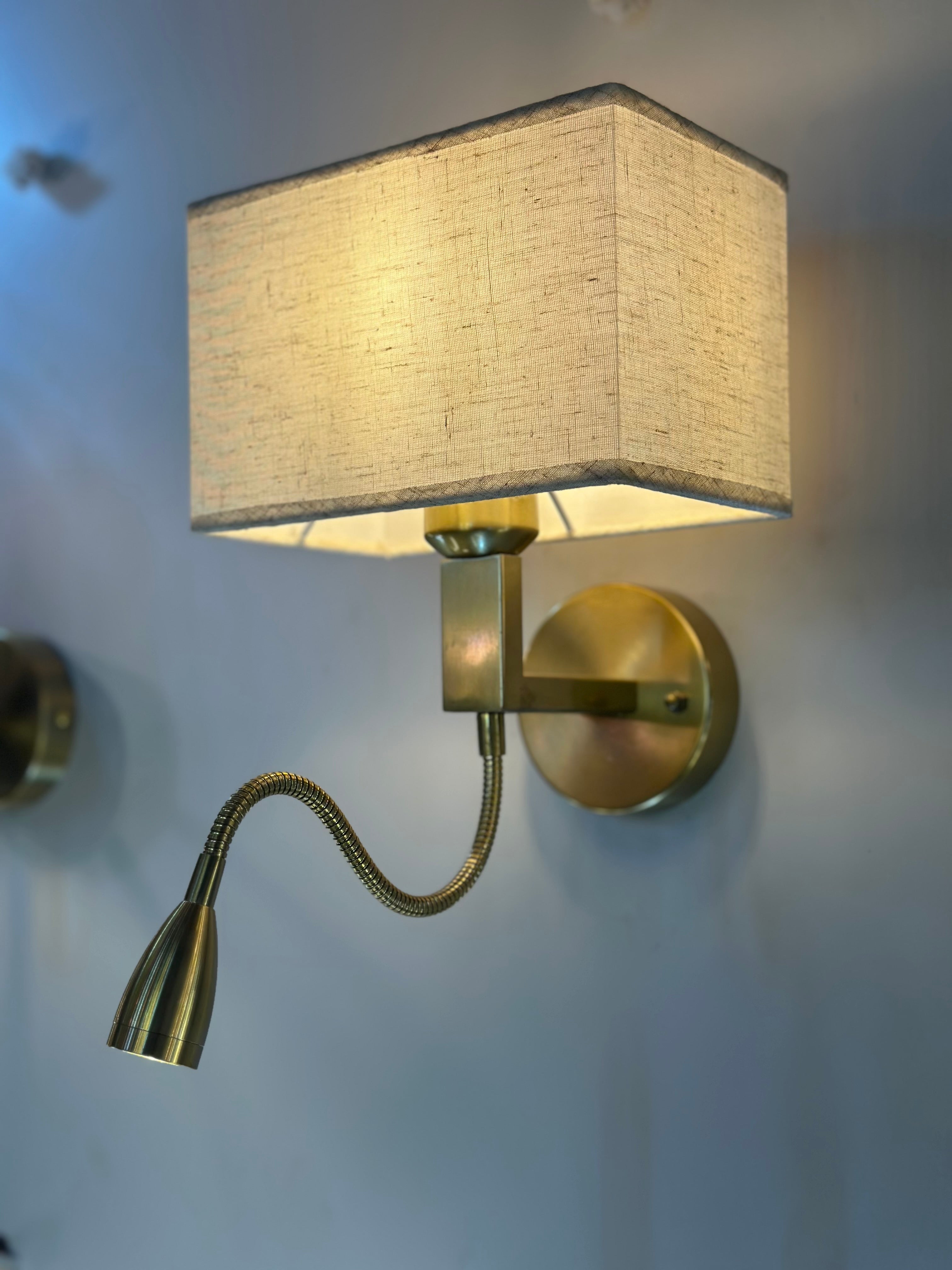 Lightigious™ – Luxe Shade & Spotlight Hotel Style Bedside Light