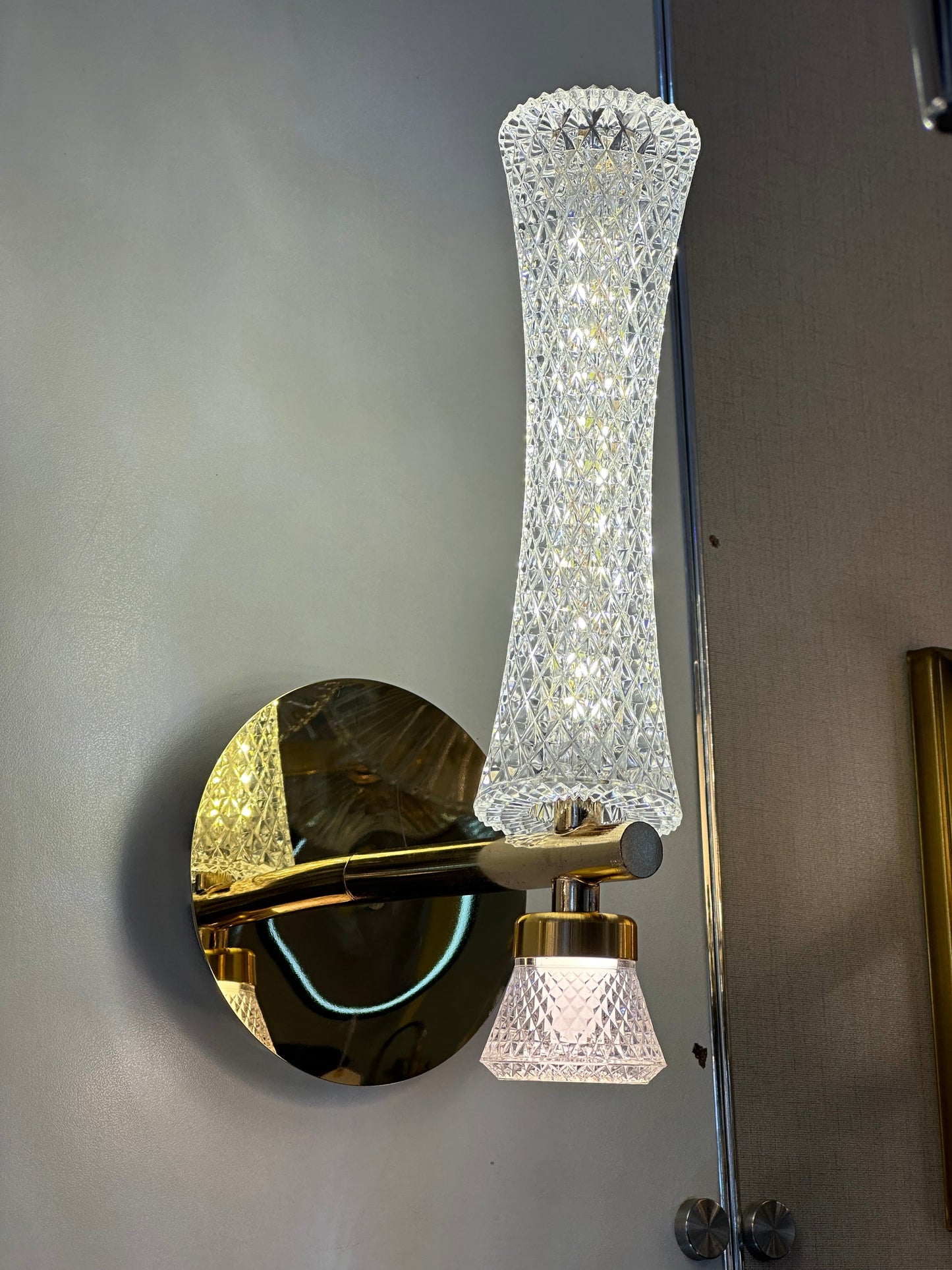Lightigious™ - Modern LED Wall Light, Gold Finish, Stainless Steel & Acrylic