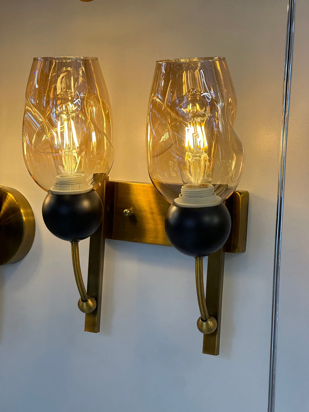 Lightigious™ - Amber Glass Wall Light