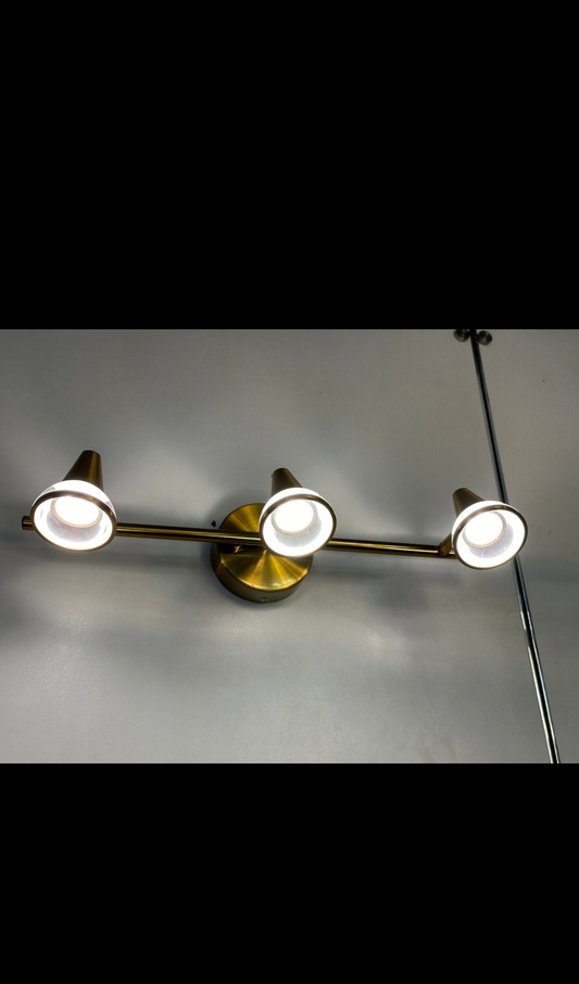 Lightigious™ - 3-Head Vanity Light (SMD LED Strip, Modern & Elegant)