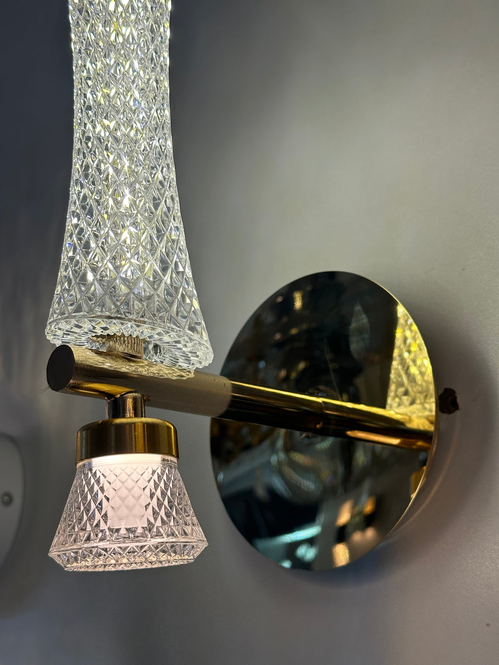 Lightigious™ - Modern LED Wall Light, Gold Finish, Stainless Steel & Acrylic
