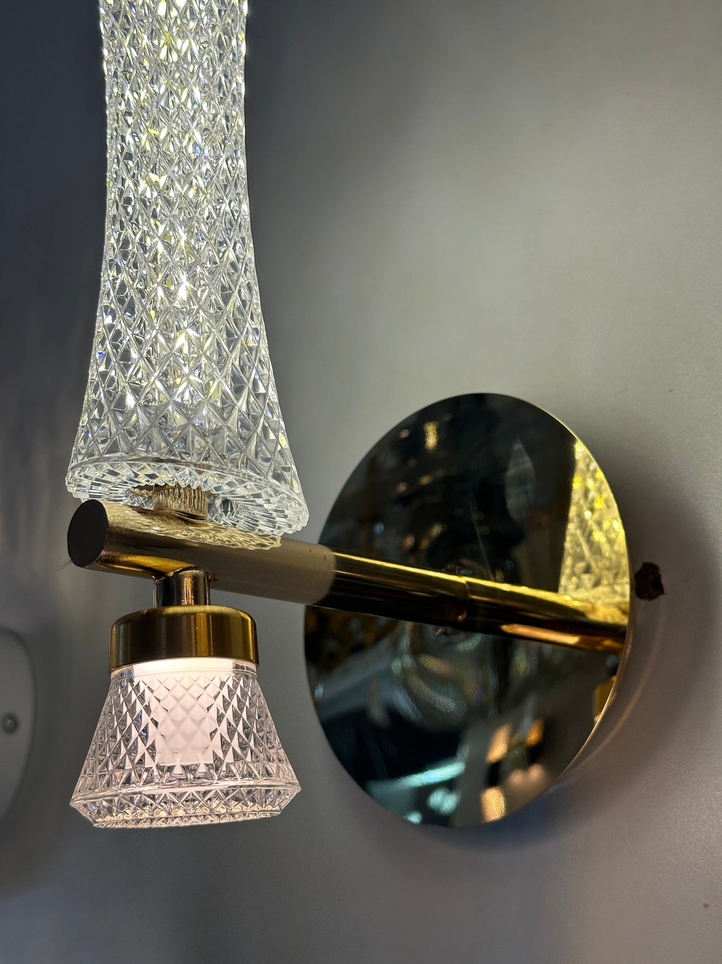 Lightigious™ - Modern LED Wall Light, Gold Finish, Stainless Steel & Acrylic